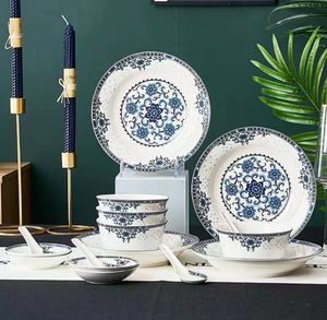 Juego de vajilla de porcelana Juego de vajilla azul y blanca de lujo de 18 cabezas Juego de 4 servilleteros de <span class=keywords><strong>tetera</strong></span> italiana azul de cerámica - Product Image 5