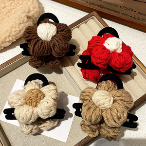 Nuevo clip para el cabello de lana de alta gama, tamaño mediano, con diseño de flor, para otoño e invierno, para mujer, accesorio para el cabello. - Product Image 3
