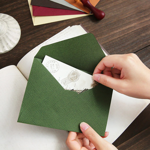 Enveloppe à lettres personnalisée en papier chanvre texturé lin occidental multicolore, estampage à chaud, impression UV, adhésif de scellage - Product Image 6