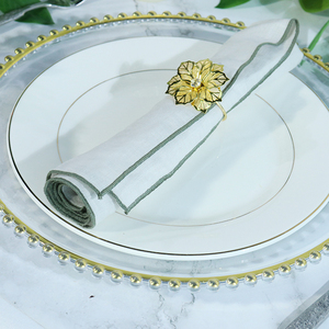 Serviettes en lin brodées artisanales luxueuses Serviettes de beauté douces pour les fêtes à manger Événements en tissu de coton - Product Image 1