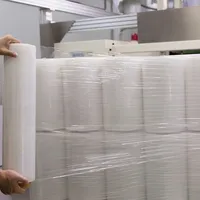Film Pembungkus Pallet PE Perekat Kuat Tahan Air Polietilen untuk Penggunaan Manual