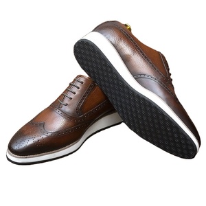 Chaussures classiques Brokstone en cuir véritable gravé pour hommes, à enfiler, bout rond, semelle épaisse, hiver - Product Image 1