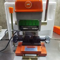 Machine de découpe de clés verticale manuelle de précision et machine de serrurerie avec perçage multifonction 220V