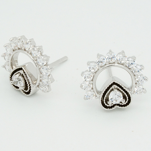 Pendientes de Corazón de Oro de 14K con Esmalte Negro y Diamantes de Laboratorio con Halo Pavé, Certificados por IGI, Joyería para Regalo de San Valentín - Product Image 4