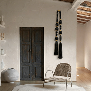 Décoration murale en macramé style Caralarga, noir et or, avec nœuds et pompons, pour la maison, le salon ou un mariage - Product Image 4