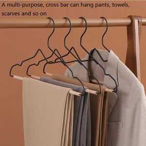 شماعات معدنية خشبية حديثة الأكثر مبيعًا ، شماعات حديد زان من دون انزلاق ، شماعات ملابس من الخشب الصلب الحديدي - Product Image 2