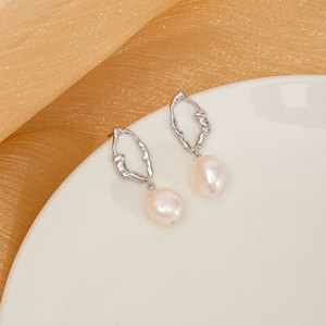 Gümüş 925 gerçek altın kaplama düzensiz tatlı su doğal barok inci kadın küpe toptan - Product Image 2