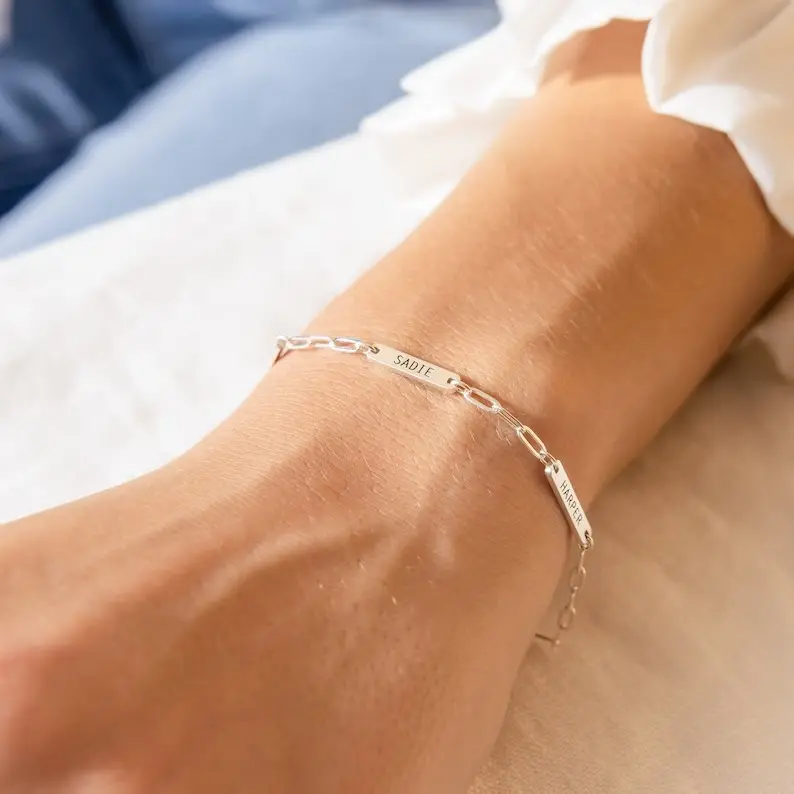 Aangepaste Mini Naam Bar Armband Gegraveerde Bedelarmband Met Een Sierlijke Paperclip Ketting Armband Nieuwe Moeder Geschenken