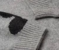 Sweater Rajut Crochet Abu-abu untuk Wanita dengan Logo Depan Bergaya Cina Berbunga Hitam