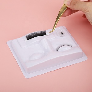 Tête <span class=keywords><strong>de</strong></span> pratique des extensions <span class=keywords><strong>de</strong></span> cils, tête d'entraînement <span class=keywords><strong>de</strong></span> Mannequin pour <span class=keywords><strong>les</strong></span> extensions <span class=keywords><strong>de</strong></span> cils plateau en plastique 3-en-1 - Product Image 5