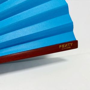 Abanicos de mano de bambú plegables con logotipo personalizado al por mayor, abanicos de papel azules de madera para bodas, abanicos de mano clásicos tradicionales - Product Image 3