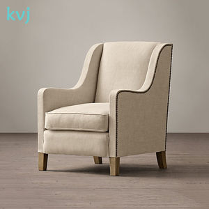 Poltrona Classica in Tessuto con Braccioli e Gambe in Legno Massello per <span class=keywords><strong>Soggiorno</strong></span> - Product Image 1