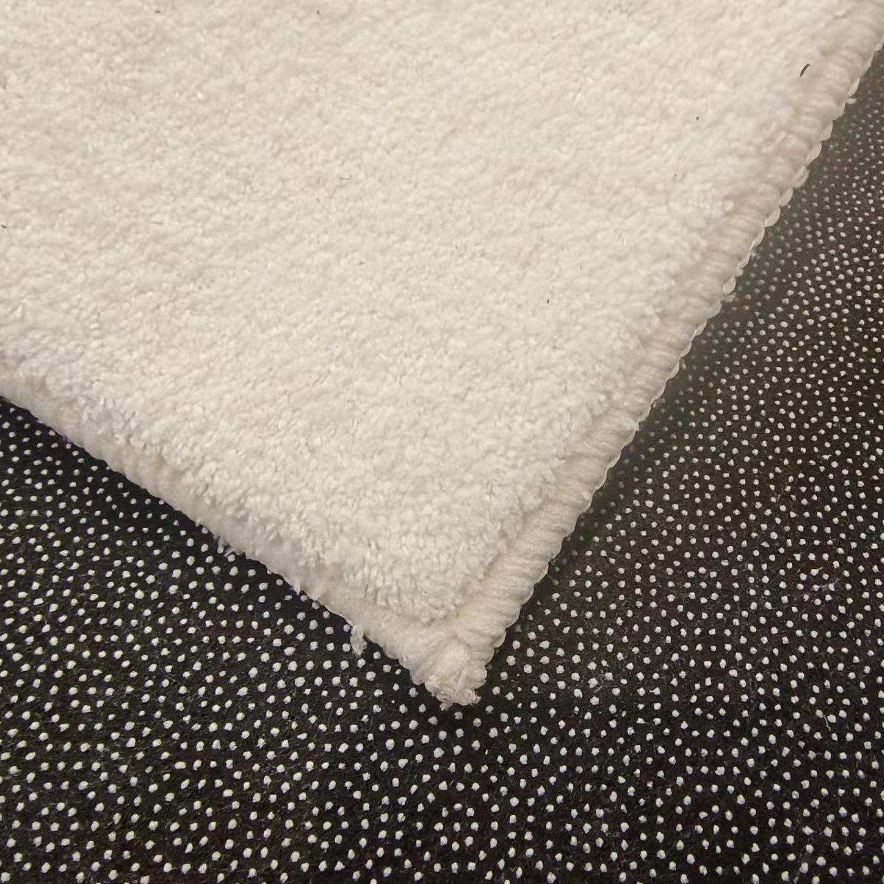 ฐานดอกไม้ขนยาว