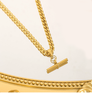 Collar de Estilo Retro y Moderno, Chapado en Oro de 18k, Acero Inoxidable, Geométrico, con Colgante de Barra en Forma de T - Product Image 3