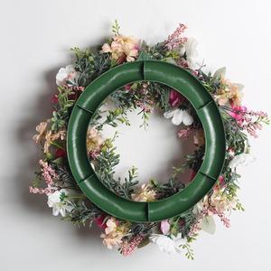 Boda Decoración de Navidad Rosa artificial Margarita Flores Hojas de eucalipto Coronas de Navidad para la puerta delantera - Product Image 5