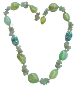 Collier artisanal en pierre précieuse d'aventurine verte et d'agate, Feng Shui, décoration d'intérieur pour l'amour - Product Image 1
