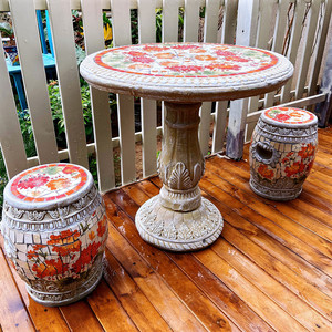 Conjunto de muebles de patio para exteriores, mesa y taburetes de jardín con mosaico Rose Town - Product Image 1