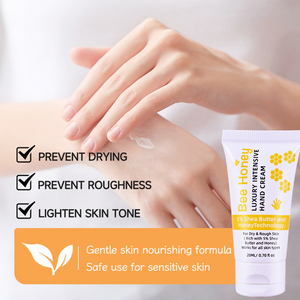 Crema de Manos Mini Altamente Recomendada, 5% Manteca de Karité, Hidratante y No Grasosa, Fórmula Reparadora y Suavizante para la Sequedad - Product Image 4