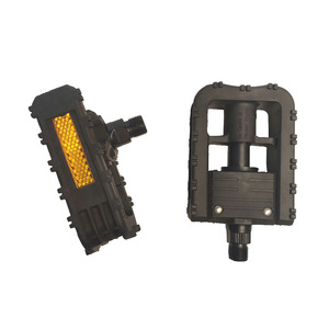 Pédales peu encombrantes pour vélo pliant placées dans le coffre de la voiture Allées étroites Pédale pliable en nylon pliable pour vélo - Product Image 1