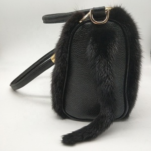 Borsa di Lusso in Vera Pelliccia di Coda di Visone, Borsa a Mano in Pelliccia di Visone per Donna, Borsa a Tracolla di Design con Manico Superiore - Product Image 5