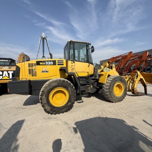 Chargeuse sur pneus Komatsu WA320-5, bien entretenue, faible usure, équipement lourd pour usage commercial et industriel - Product Image 3
