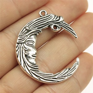 Conector de Cara de Luna Dormida 38x32mm de Aleación de Zinc Plateado Antiguo con 2 Bucles para Tejido de <span class=keywords><strong>Atrapasueños</strong></span> Celestiales - Product Image 1