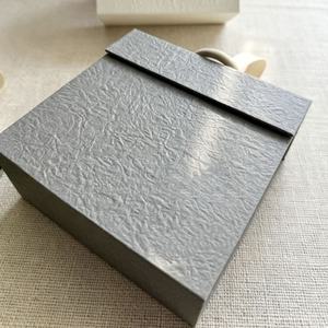 Boîte <span class=keywords><strong>cadeau</strong></span> minimaliste en papier de couleur unie, fermeture <span class=keywords><strong>à</strong></span> ruban, logo personnalisé disponible - Product Image 5