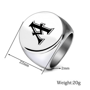 Bague en acier inoxydable 22 mm ronde polie gravée au laser en or 18 carats pour homme - Product Image 5