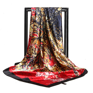Sciarpa <span class=keywords><strong>di</strong></span> seta personalizzata da donna <span class=keywords><strong>di</strong></span> lusso <span class=keywords><strong>scialle</strong></span> <span class=keywords><strong>di</strong></span> <span class=keywords><strong>marca</strong></span> in raso con stampa Bandana sciarpe <span class=keywords><strong>di</strong></span> raso per donna 90*90cm testa <span class=keywords><strong>di</strong></span> Malesia Hijab - Product Image 1