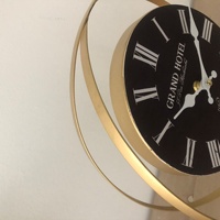 Bon marché D'or De Luxe de Haute Qualité À Quartz Horloge de Table Moderne Conception Drôle Salon Chambre Décoration Alarme Horloge de Bureau