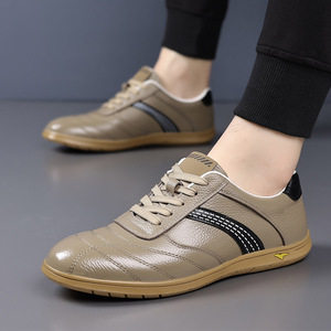 Zapatos Deportivos Blancos para Hombre, con Cordones y Estilo Slip-On, de Cuero Vacuno, con Suela de Goma Acolchada, Ligeros, Modernos, con Punta Cerrada - Product Image 4