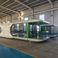 Capsule spatiale modulaire de luxe, villa mobile préfabriquée avec terrasse vitrée pour attraction touristique, camping de glamping, boutique commerciale