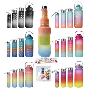 2023 nuova bottiglia d'acqua motivazionale <span class=keywords><strong>set</strong></span> da 4 pezzi grande brocca di plastica e bottiglia sportiva da mezzo gallone 4 in 1 bottiglia d'acqua senza bpa - Product Image 1
