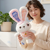 En gros, Peluche lapin patchwork cousue avec bavoir carotte pour machine à griffes et cadeau d'anniversaire