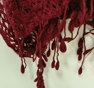 Poncho Cárdigan <span class=keywords><strong>de</strong></span> <span class=keywords><strong>Ganchillo</strong></span> Vintage, Chal <span class=keywords><strong>de</strong></span> Punto Calado Color Vino Tinto para Mujer con Borlas, Ligero para la Playa en Verano - Product Image 3