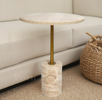 Table d'appoint moderne en travertin style crème nordique, table basse d'angle de luxe léger, table de chevet design pour salon et petit salon.