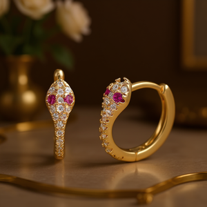 Orecchini a Cerchio Serpente Dorato con Rubino e Diamanti Incastonati a Griffe, Gioielli da Festa Vintage da Donna, Placcati in Oro 18K, in Lega - Product Image 2