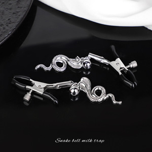 ที่หนีบหัวนมแบบสปริงสีเงิน ของเล่นผู้ใหญ่ - Product Image 1