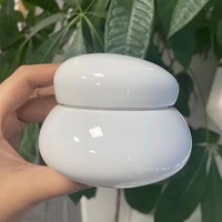 Pot en plastique PET blanc beige 50ml 100ml 200ml 300ml à surface douce au toucher pour lotions, soins de la peau, cosmétiques, crèmes et gommages avec bouchon à vis