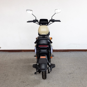Motocicleta Scooter Biplaza Urbana con Amplio Alcance - Product Image 2