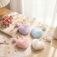 Porte-clés Cœur en Fausse Fourrure Douce et Moelleuse avec Pompon Perlé, Pendentif de Sac, Breloque de Sac en Peluche Pastel, Accessoires