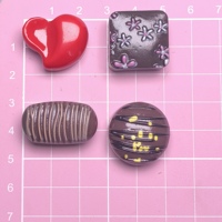 Nouveaux jouets alimentaires miniatures populaires pour maison de poupée, thème Saint-Valentin, en forme de chocolats et desserts, pour fournisseur de fêtes de fin d'année