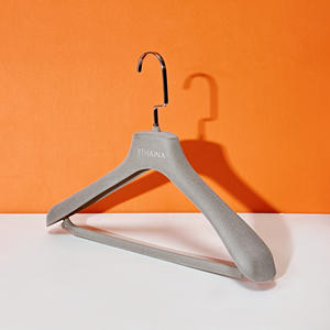 ไม้แขวนสูทพร้อมตะขอกลมผ้ากำมะหยี่ไม้แขวนเสื้อผ้ากำมะหยี่สีเทา - Product Image 2