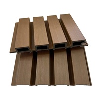 Panneau mural rainuré en composite bois-plastique (WPC) imperméable de haute qualité, carrelage de plafond en WPC pour décoration intérieure et extérieure