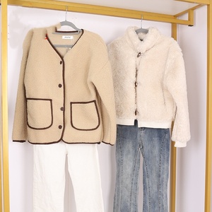 Abbigliamento Esterno Femminile di Seconda Mano in Stock, Ben Lavato e Selezionato, Taglie e Stili Misti per <span class=keywords><strong>il</strong></span> Mercato di Esportazione Globale - Product Image 3