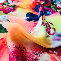 Tissu en satin doux à fleurs Tissu personnalisé en polyester spandex imprimé de fleurs en satin pour la couture de tissu pour femmes