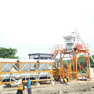 Machine à poinçonner pour le sable et le gravier, avec trémie de rangement