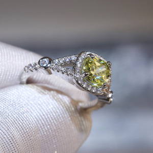 Elegante anello scintillante per donna, gioielli alla moda da indossare sulle dita - Product Image 3