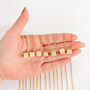 Collier vintage en acier inoxydable plaqué or 18 carats avec pendentif <span class=keywords><strong>lettre</strong></span> initiale en zircon - Product Image 6