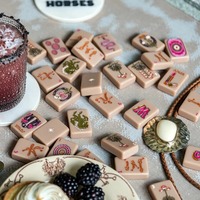 Jeu de tuiles de mahjong en pierre de grès Wild Mare, luxe en acrylique, 160 tuiles de mahjong, ensemble américain avec tapis de jeu
